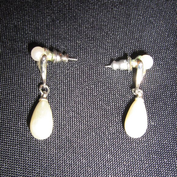 Vintage Faux Pearl Necklace & Earrings. $5.00 AS AN ADD ON - Picture 2 of 2